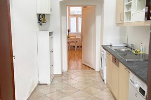 Microwave, oven, stovetop, coffee/tea maker