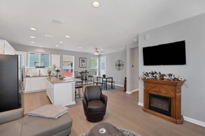 Téléviseur, foyer, bureau