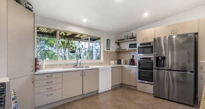 Willow Barn on 9 country acres - Huge Swim Spa - Sleeps upto 20