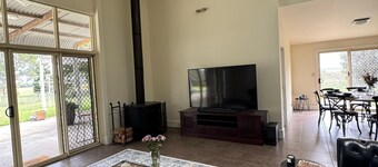 Willow Barn on 9 country acres - Huge Swim Spa - Sleeps upto 20