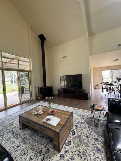 Willow Barn on 9 country acres - Huge Swim Spa - Sleeps upto 20