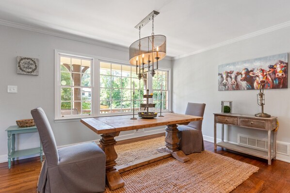 Dining - 3926 Pineview, Smyrna (Smyrna)