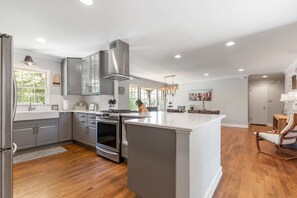 Private kitchen - 3926 Pineview, Smyrna (Smyrna)