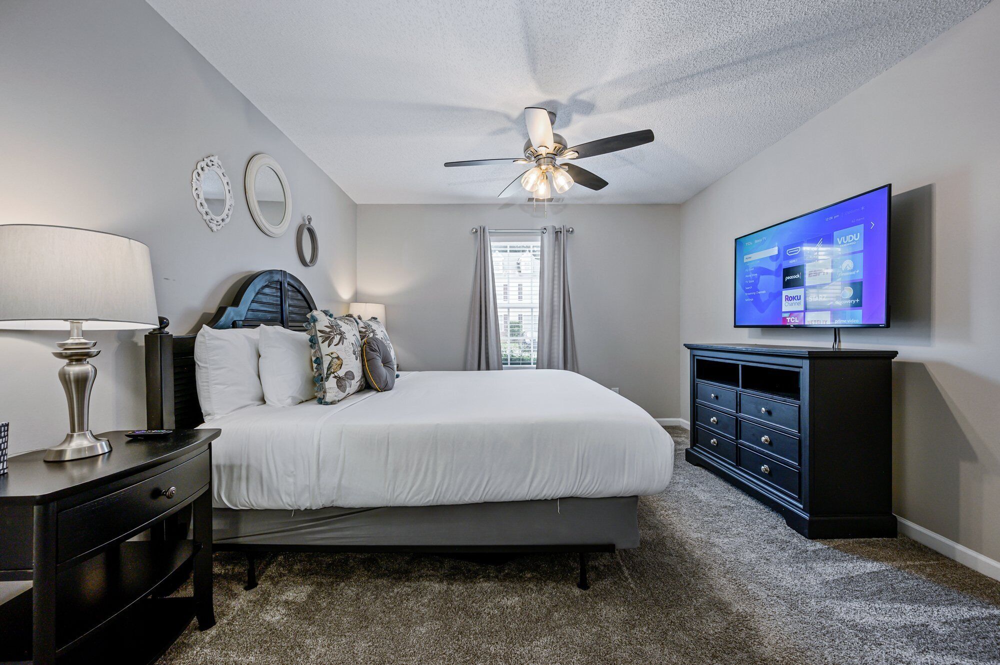 4 habitaciones, tabla de planchar con plancha, wifi y ropa de cama 