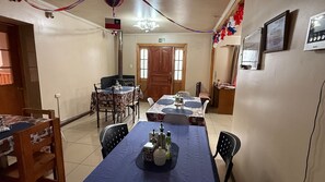 Klassieke tweepersoonskamer | Dineren