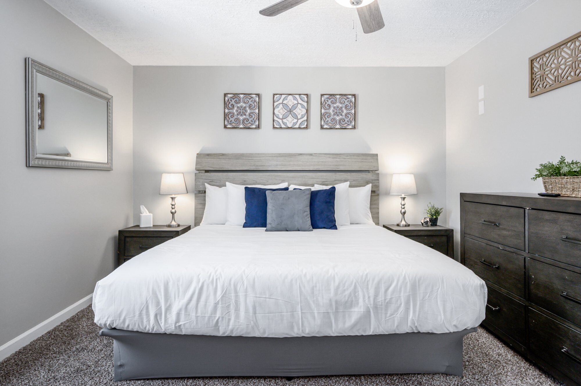 5 habitaciones, tabla de planchar con plancha, wifi y ropa de cama 