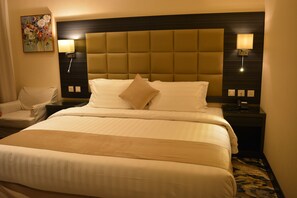 Deluxe Double or Twin Room | In-room safe, desk, laptop workspace, blackout drapes