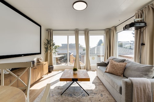 Ramsay Retreat Spa Vibes, Hot Tub & Skyline Views