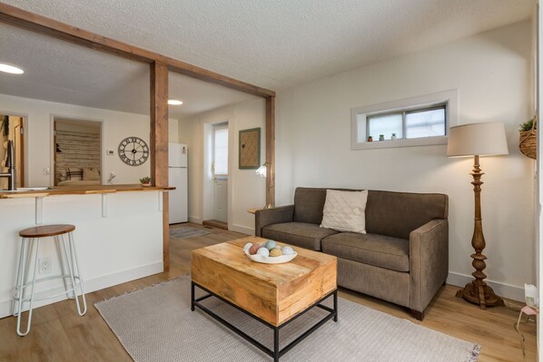 TV, offices - The Crooked Lady Ramsay DT YYC Parking, House (Calgary)