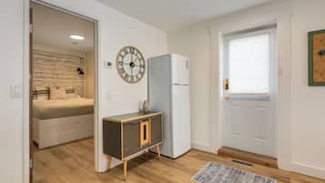 1 slaapkamer, een bureau, een strijkplank/strijkijzer, wifi