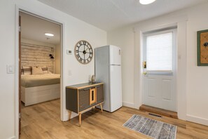 1 bedroom, desk, iron/ironing board, WiFi