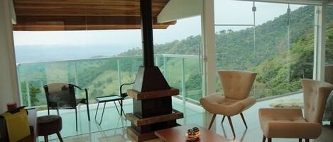 Luksus-dobbeltrom for 1 person, 1 kingsize-seng, fjellutsikt | Skrivebord, skrivebord for bærbar PC, lydisolert og wi-fi (inkludert)