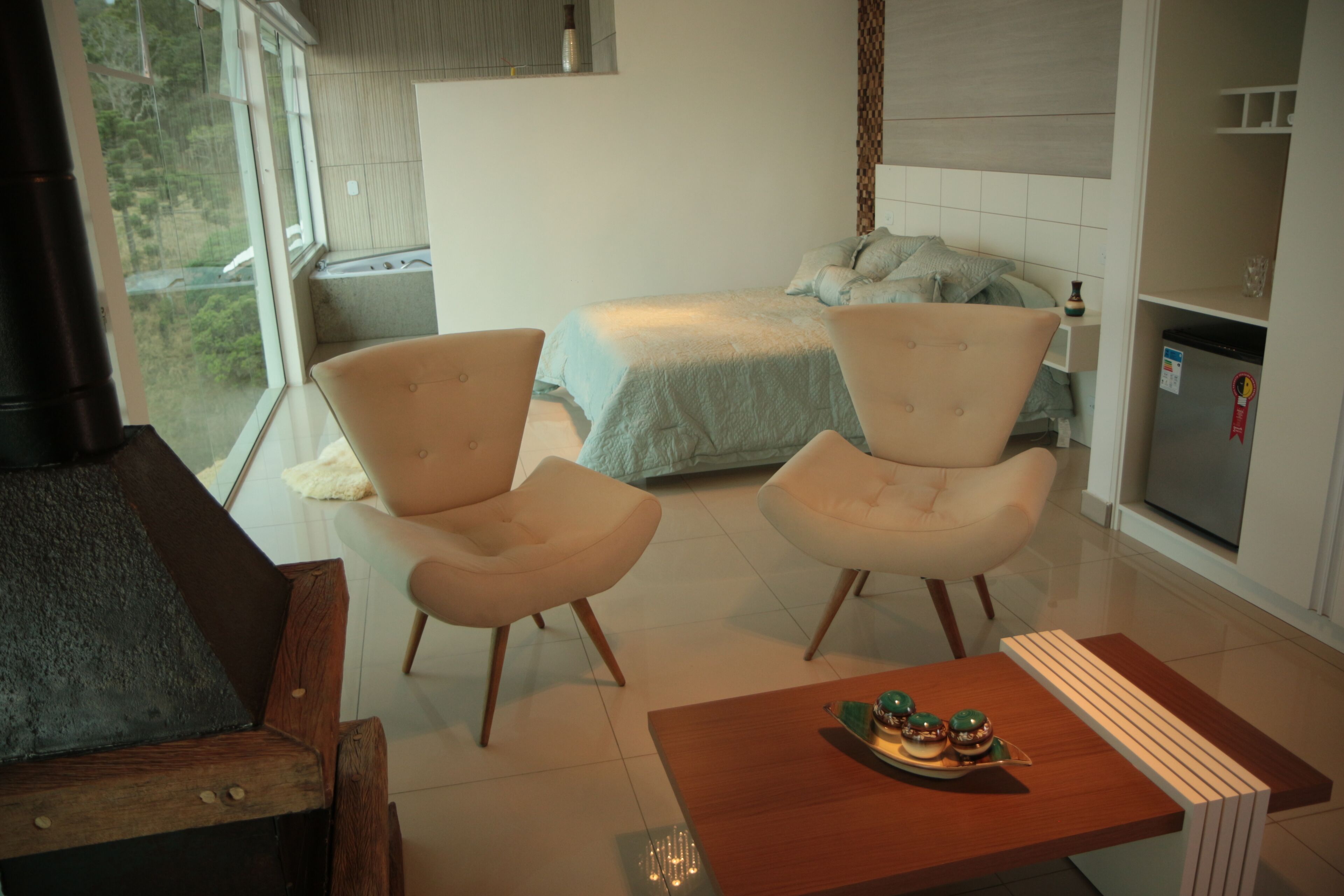 Habitación doble de lujo de uso individual, 1 cama King size, vista a la montaña | Escritorio, espacio para trabajar con laptop y insonorización 