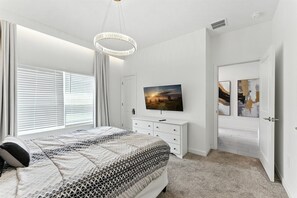 4 bedrooms, premium bedding, blackout drapes, soundproofing - Storey Lake Resort 4BR Home w/ Private Pool (Kissimmee)