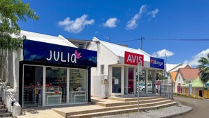 A storefront with a sign reading "JULIA" and another sign for "AVIS Budget".