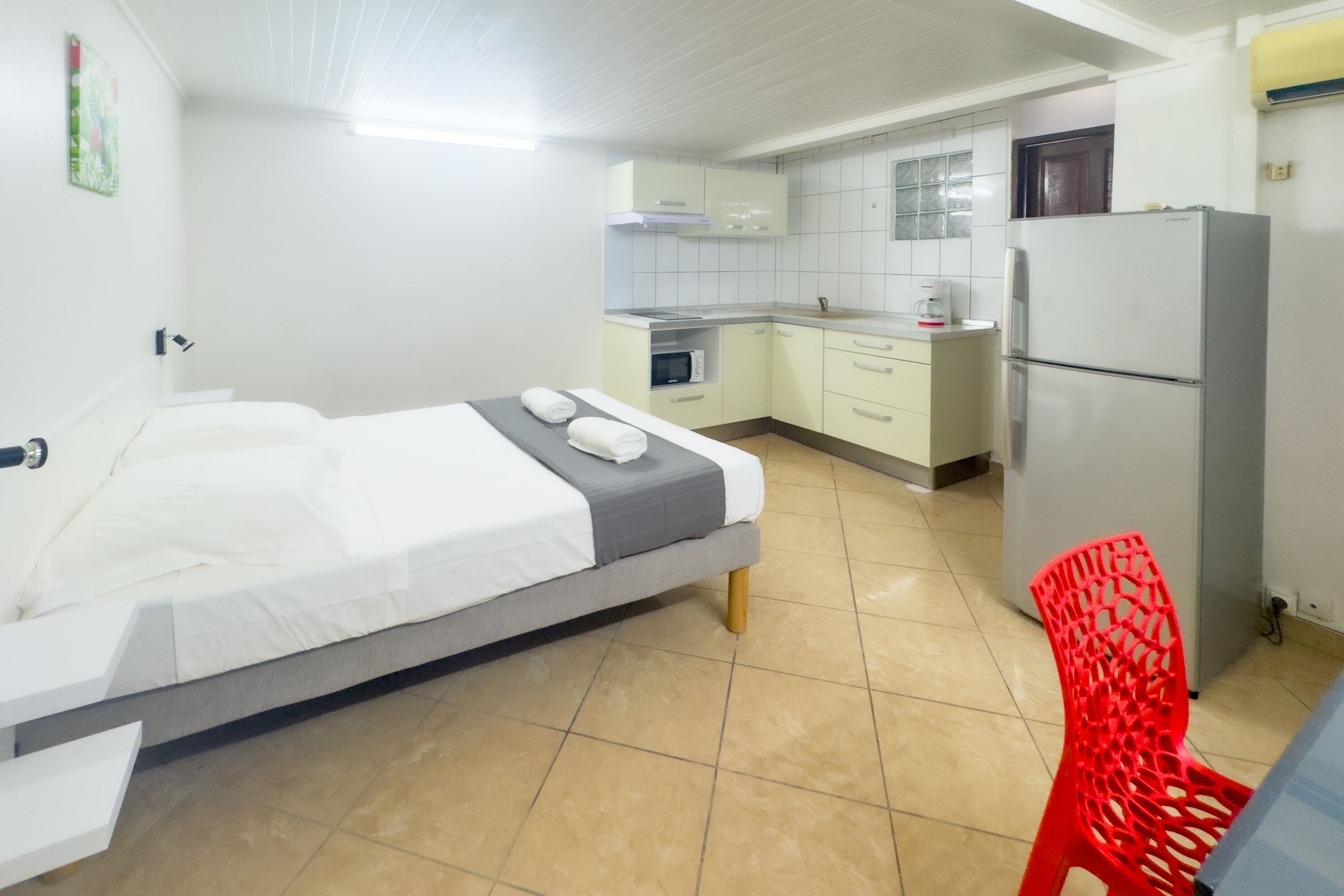 Iron/ironing board, free WiFi, bed sheets