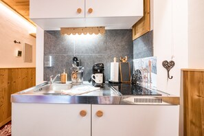 Fridge, microwave, oven, coffee/tea maker