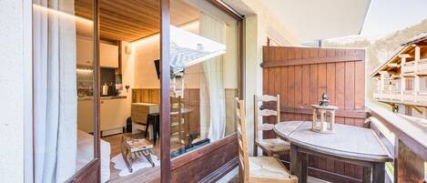 تناول الطعام بالخارج