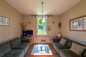 TV, fireplace, stereo, offices