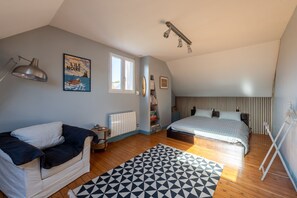 3 bedrooms, iron/ironing board, free WiFi, bed sheets