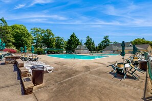 حمّام سباحة مُدفَّأ