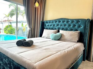 4 bedrooms, WiFi, bed sheets - 4-bedroom villa in fantastic Tambon Bang Sare with AC (Tambon Bang Sare)