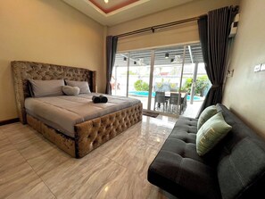 4 bedrooms, WiFi, bed sheets - 4-bedroom villa in fantastic Tambon Bang Sare with AC (Tambon Bang Sare)