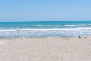 Chaise longue, serviettes de plage