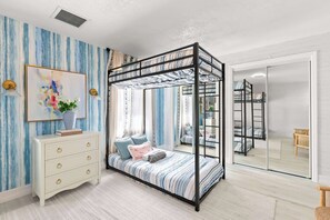 5 chambres, fer et planche à repasser, lit parapluie, Wi-Fi