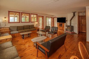 TV, fireplace, books, offices