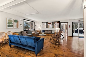 TV, fireplace, offices