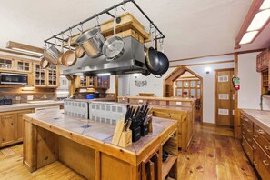 Fridge, microwave, oven, stovetop - 12BR Villa Near Mount Snow  Sleeps 32  Hot Tub & Indoor Pool (West Dover)