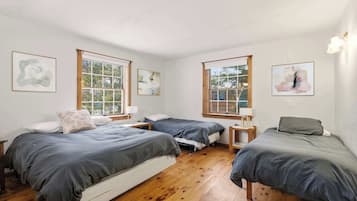 12 bedrooms, desk, iron/ironing board, travel crib