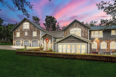 The Rosewood. Outdoor Hot tub. Indoor H pool& more