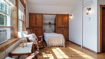12 bedrooms, desk, iron/ironing board, travel crib