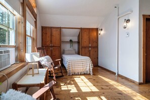 12 bedrooms, desk, iron/ironing board, travel cot