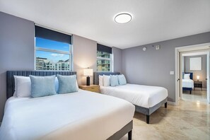 3 chambres, fer et planche à repasser, lit de bébé portatif