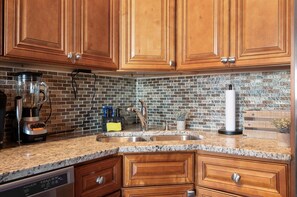 Mikrowelle, Ofen, Herdplatte, Geschirrspüler