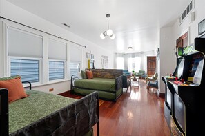 デスク、アイロン / アイロン台、旅行用ベビーベッド、WiFi