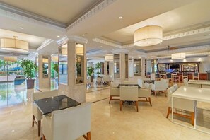 Dining - Spacious Miami Condo with Pool, Balcony & Ocean Views | 4 units | Fitness (Miami Beach)