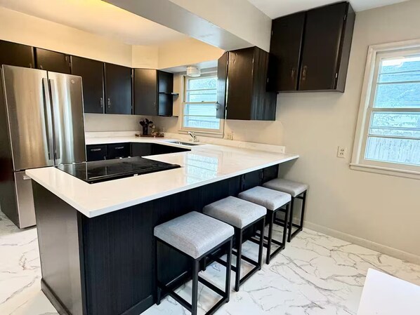 Mikrowelle, Ofen, Herdplatte, Geschirrspüler