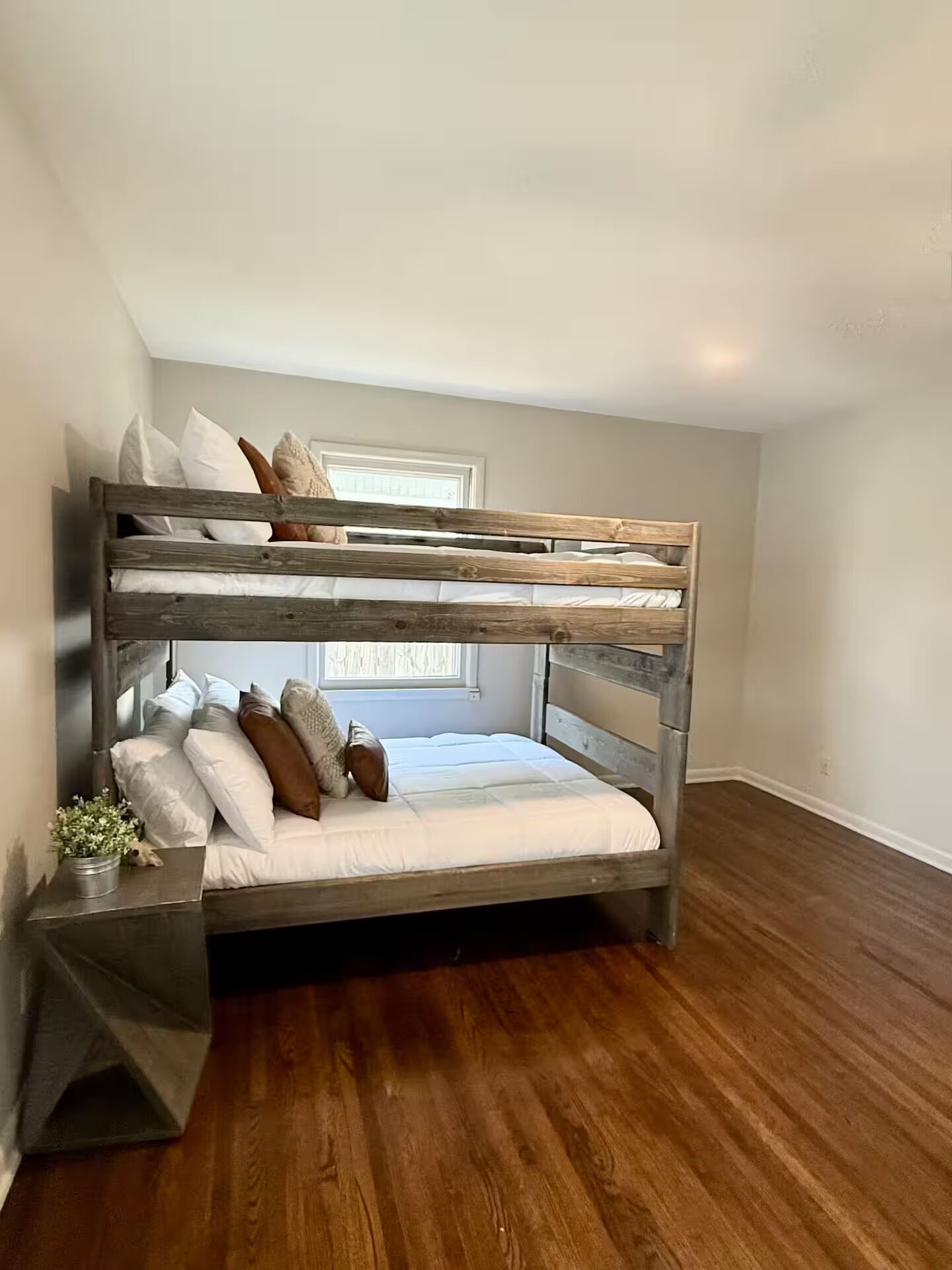4 bedrooms, WiFi, bed sheets