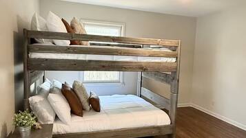 4 bedrooms, WiFi, bed sheets
