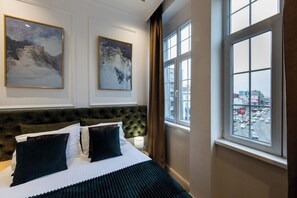 1 bedroom, iron/ironing board, internet, bed sheets