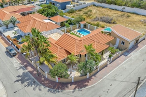 Exterior - Private Pool! Rooftop with Ocean View! (Savaneta)