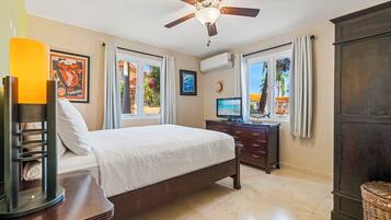 3 bedrooms, desk, iron/ironing board, travel crib