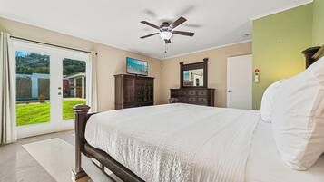 3 Schlafzimmer, Schreibtisch, Bügeleisen/Bügelbrett, Reisekinderbett