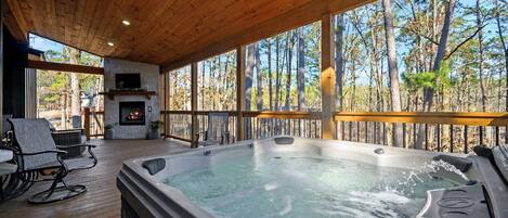 Outdoor spa tub