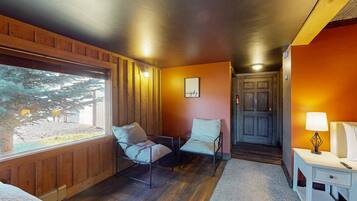 4 bedrooms, internet, bed sheets