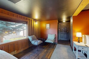 4 bedrooms, internet, bed sheets